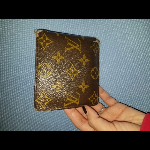 Louis Vuitton Men’s Wallet - Picture 2 of 2
